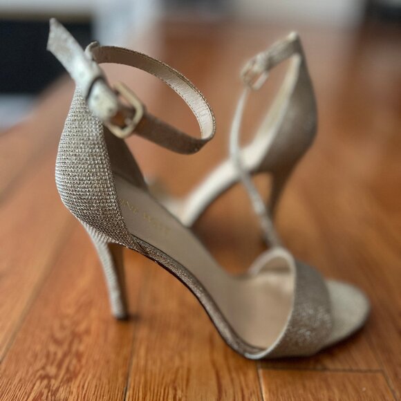 NINE WEST Gold Sandals - Picture 1 of 6